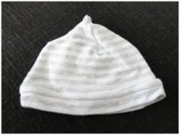 Grijs gestreept mutsje maat 50